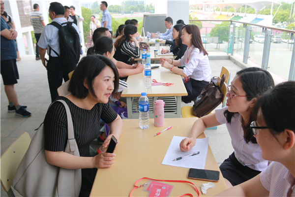 10家长向教师咨询2.JPG