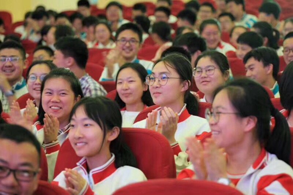 同学们的灿烂笑容.jpg