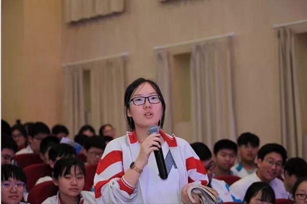 同学们与杨教授热情互动1.jpg
