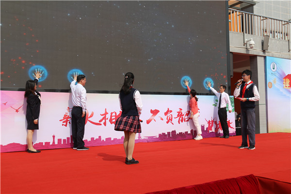 15开启青春之门.jpg