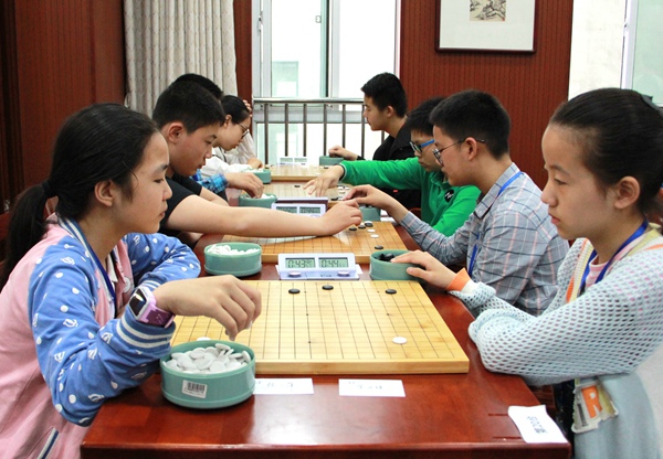 4棋手认真比赛1.JPG