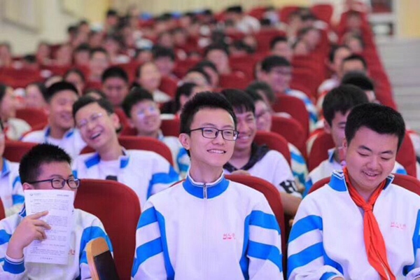 同学们感受到杨教授的幽默轻松.jpg