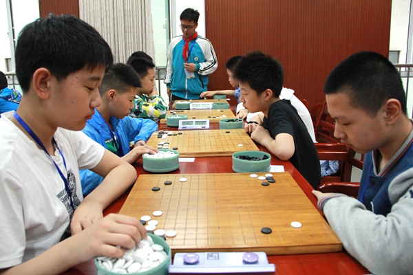 6棋手认真比赛3.JPG