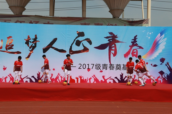 23足球操对练表演.jpg