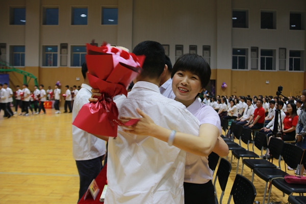 27不会忘记老师的悉心培育.jpg