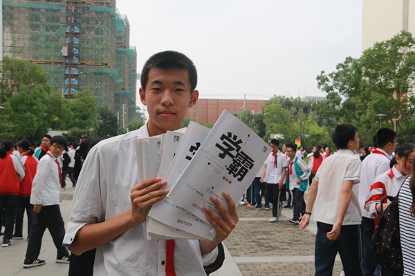 拿到了初三学长的“学霸”.jpg