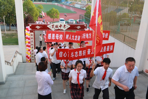 2昂扬勃发正青春.jpg