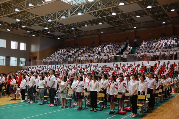 8初三学子唱国歌.jpg