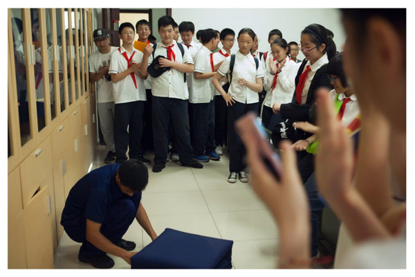9.学习叠军被.jpg