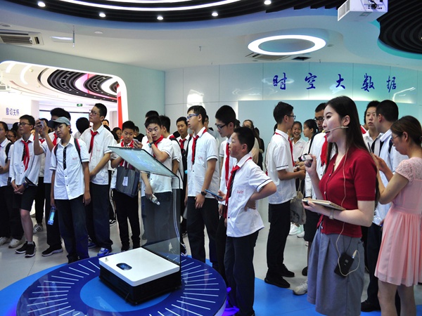 同学们求知若渴.JPG