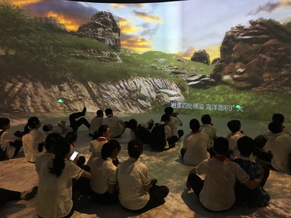 观赏火山影像.jpg