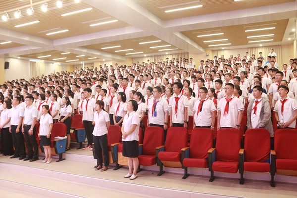 气势恢宏齐诵少年中国说节选.jpg