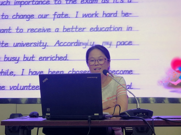 鲁霞老师做学法指导.jpg