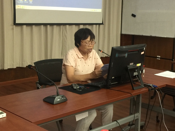 校医王兰英讲话.jpg