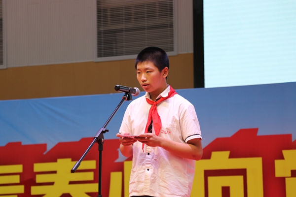 11优秀学生代表初三（19）班刘秦浩同学发言.jpg