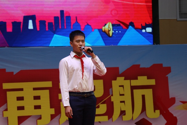 1曹华夏同学演唱暖场歌曲《我和我的祖国》.jpg
