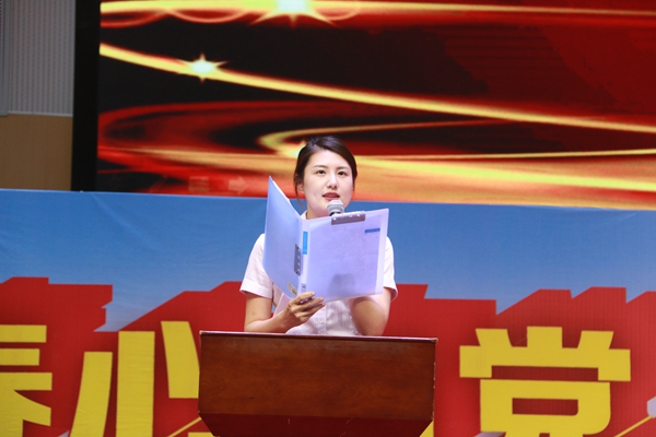 9新教师代表发言.jpg