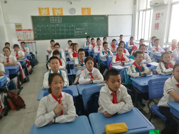 一张张喜悦幸福的脸盘.jpg