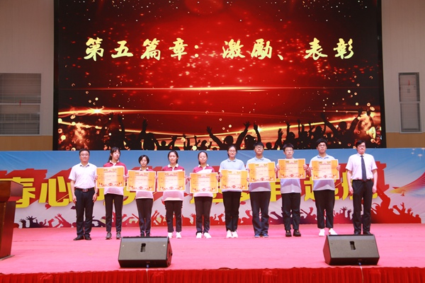 13获奖班级代表合影留念.jpg