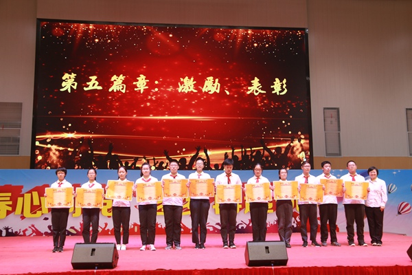 11获奖班级代表合影留念.jpg