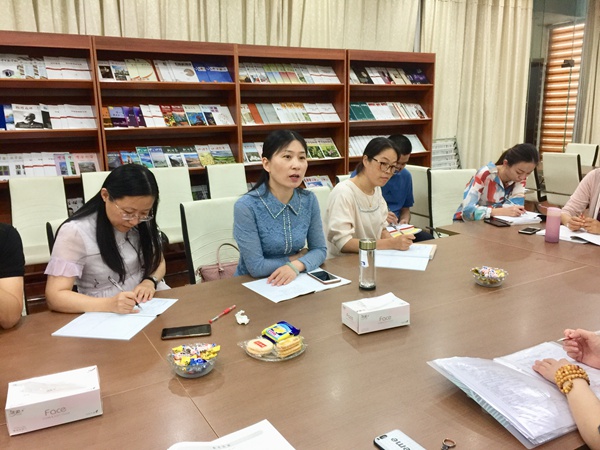 初中英语教研主任王芳老师发言.jpg