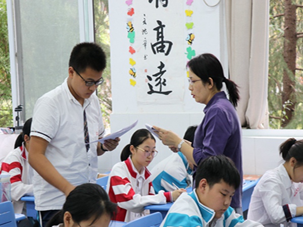 10周白茹在上英语课.jpg