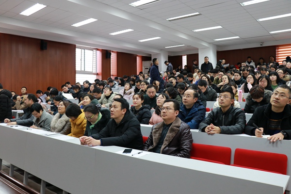 九龙湖全体教职工参会2.jpg