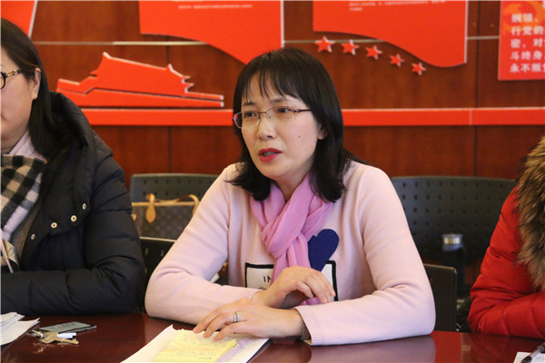 我校英语教师周白茹发言.jpg
