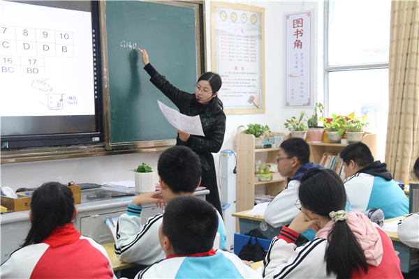 陈梅老师上课.jpg