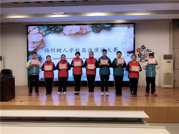 一等奖获得者合影.jpg