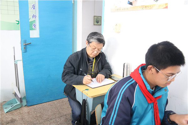 督导杨承久听课.jpg