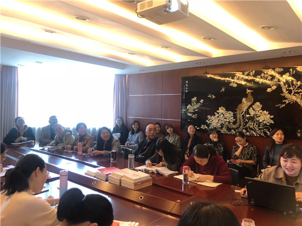 全体英语老师认真倾听.jpg