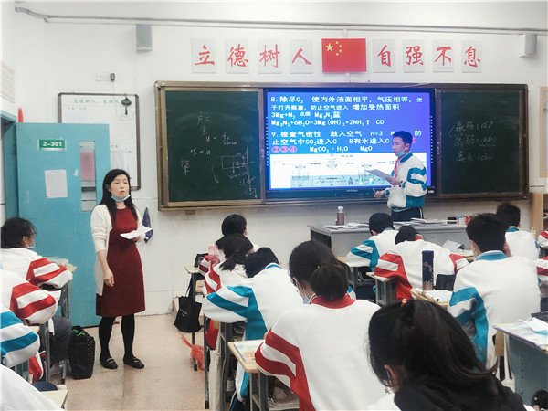 师生互动.JPG