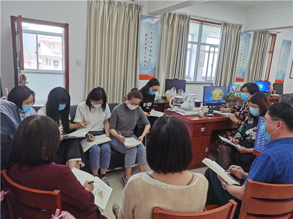初二语文组共同评课.jpg