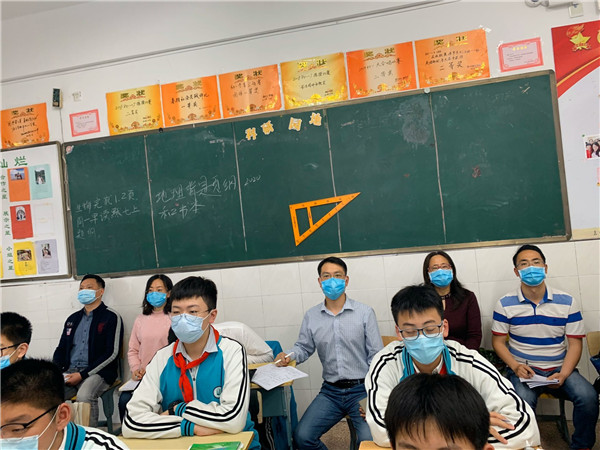 初二物理组听课.jpg
