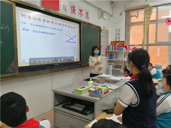 师生互动.jpg