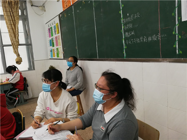 教师听课.jpg