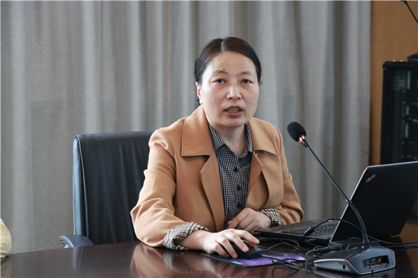 语文组刘平老师发言.jpg
