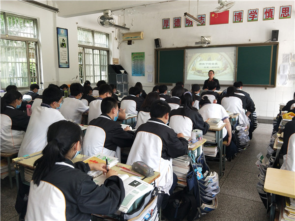 徐渭清老师上课的现场.jpg