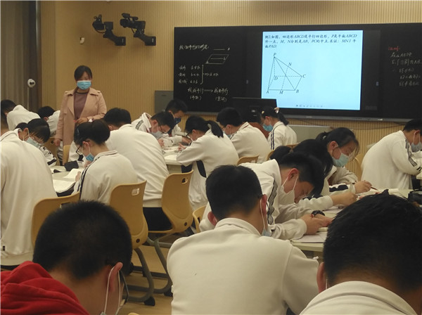 走近学生.jpg