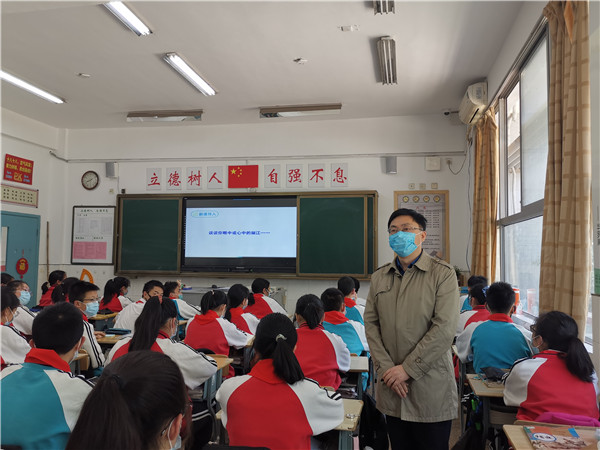 龙老师精彩的课堂.jpg