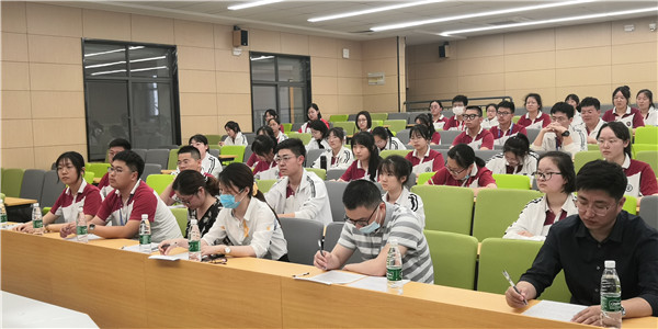 评委现场打分.jpg