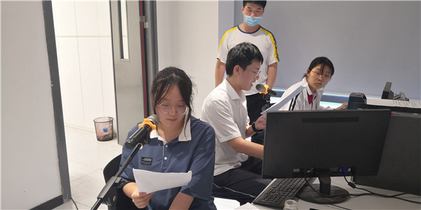 主播张孟阳、金旖旎现场播音.jpg