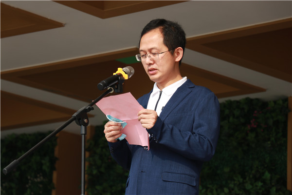 国旗下讲话顾福勇老师.jpg