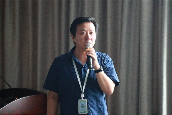 年级组张鹏主任通报本次联考数据.jpg