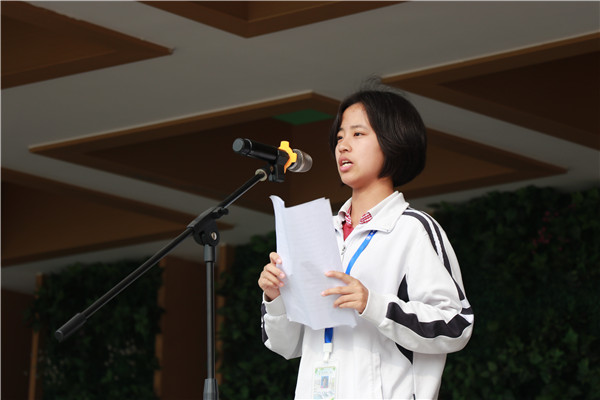 国旗下讲话——徐鸶杨同学.jpg