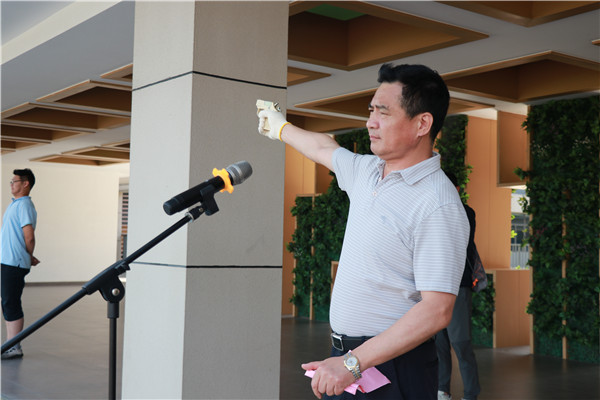 朱云峰主任为徒步拉练活动发令.jpg