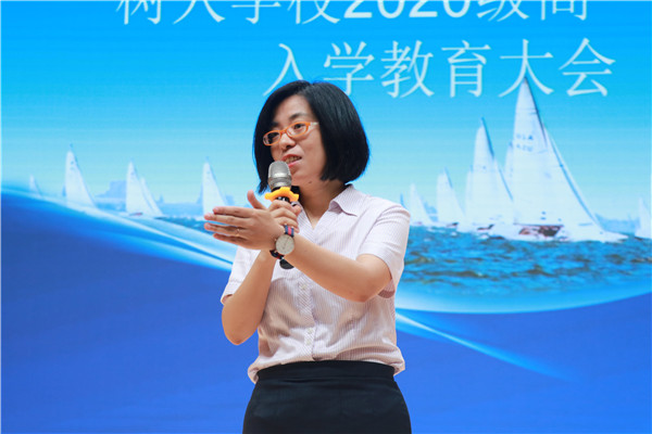 高一6班许文凭老师自我介绍.jpg