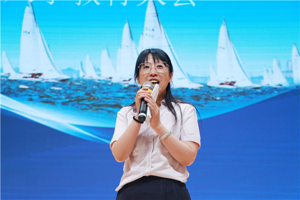 高一7班蔡静老师自我介绍.jpg