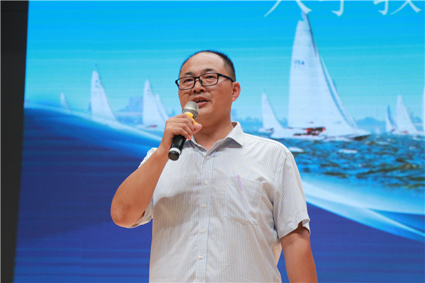 高一8班叶建军老师自我介绍.jpg